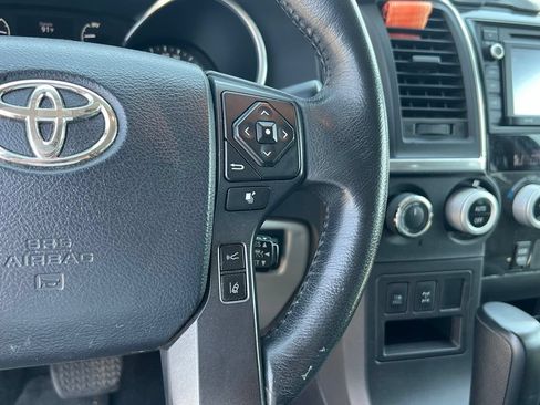 Used 2019 Toyota Sequoia SR5 AWD/4WD image 31