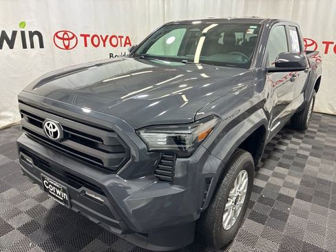 Used 2025 Toyota Tacoma SR5 AWD/4WD image 3