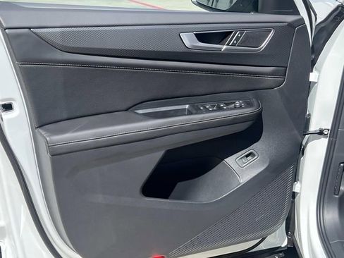 New 2026 Volkswagen Atlas Cross Sport SEL image 9