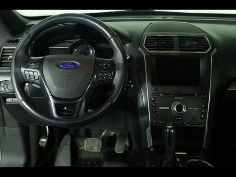 Used 2018 Ford Explorer Sport image 13