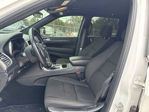 Used 2021 Jeep Grand Cherokee Laredo AWD/4WD image 9