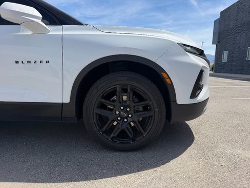 Used 2021 Chevrolet Blazer LT w/ LPO, Black Accent Package FWD image 4