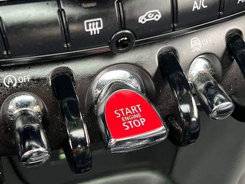 Used 2020 MINI Cooper 2-Door Hardtop image 24