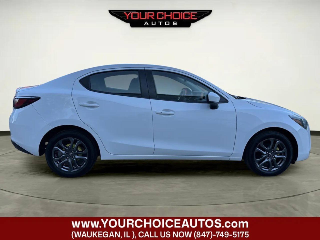 Used 2019 Toyota Yaris LE FWD image 6