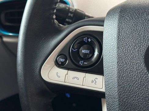 Used 2017 Toyota Prius Prime Advanced FWD image 29