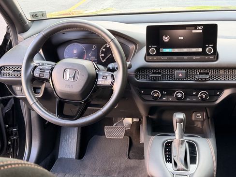 Used 2024 Honda HR-V Sport image 17
