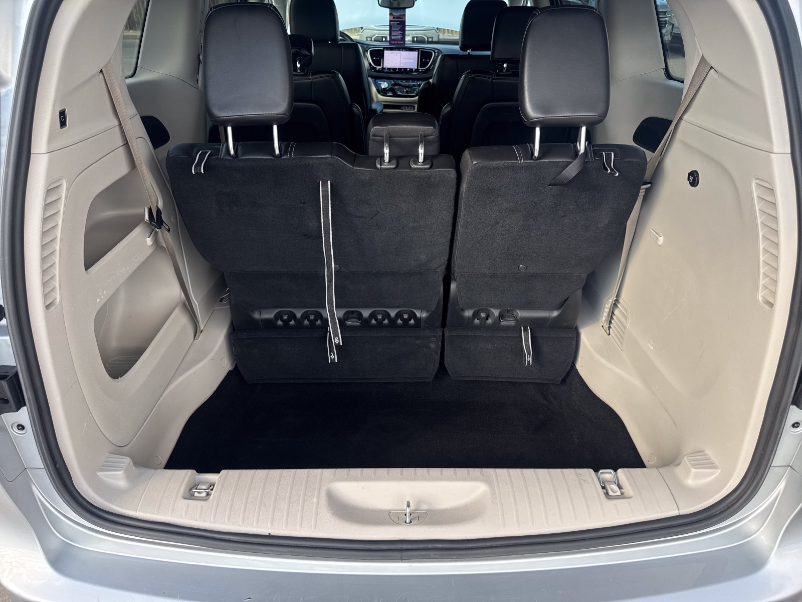 Used 2024 Chrysler Pacifica Touring-L FWD image 26