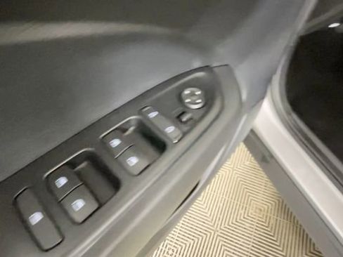 Used 2025 Hyundai Venue SE FWD image 17
