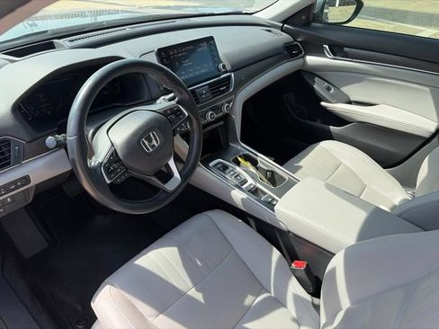 Used 2018 Honda Accord Touring image 13