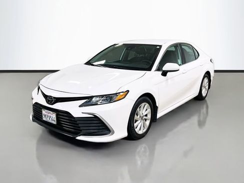 Used 2024 Toyota Camry LE image 3
