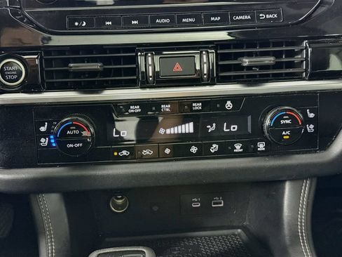 Used 2022 Nissan Pathfinder Platinum w/ Cargo Package AWD/4WD image 16