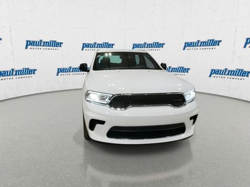 Used 2023 Dodge Durango SXT AWD/4WD image 3
