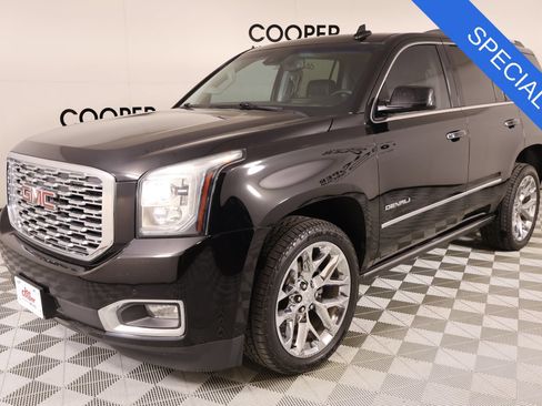 Used 2018 GMC Yukon Denali w/ Denali Ultimate Package AWD/4WD image 11