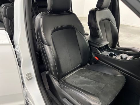 Used 2024 Jeep Grand Cherokee L Laredo image 25