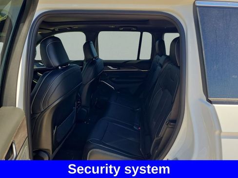 New 2025 Jeep Grand Cherokee Overland w/ Trailer Tow Package AWD/4WD image 16