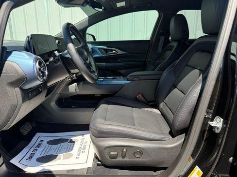 Used 2025 Chevrolet Equinox EV LT image 6
