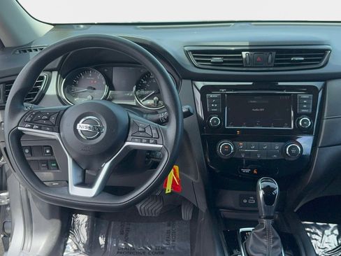 Used 2020 Nissan Rogue S FWD image 11