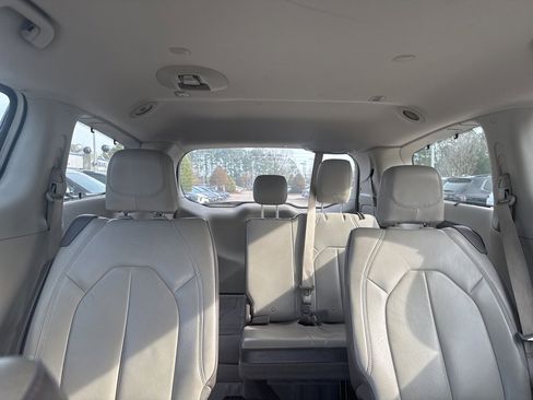 Used 2017 Chrysler Pacifica Touring-L w/ Tire & Wheel Group image 13