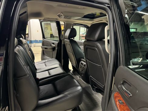 Used 2012 Chevrolet Avalanche LTZ image 12