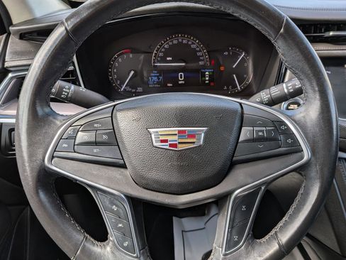 Used 2017 Cadillac XT5 Luxury w/ Driver Awareness Package AWD/4WD image 16