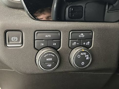 Used 2023 Chevrolet Silverado 1500 LT AWD/4WD image 19