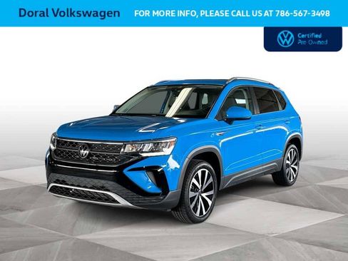 Used 2023 Volkswagen Taos SE w/ Panoramic Sunroof Package FWD image 4