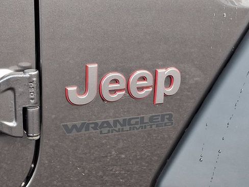 Used 2021 Jeep Wrangler Unlimited Rubicon w/ Cold Weather Group AWD/4WD image 29