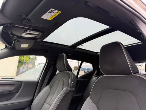 Used 2023 Volvo XC40 Recharge Plus w/ Protection Package Premier AWD/4WD image 18