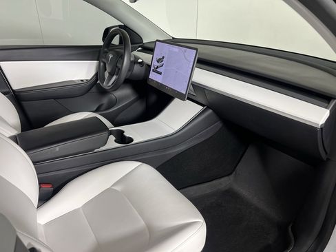 Used 2020 Tesla Model Y Long Range image 18