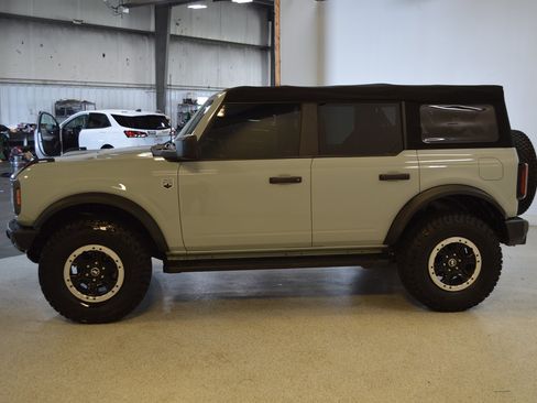 Used 2022 Ford Bronco Big Bend w/ Sasquatch Package AWD/4WD image 6