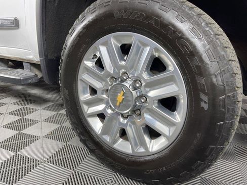 Used 2024 Chevrolet Silverado 2500 High Country w/ High Country Premium Package image 11