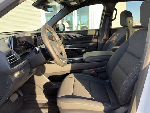 Used 2025 Chevrolet Traverse LT w/ LPO, Floor Liner Package image 16