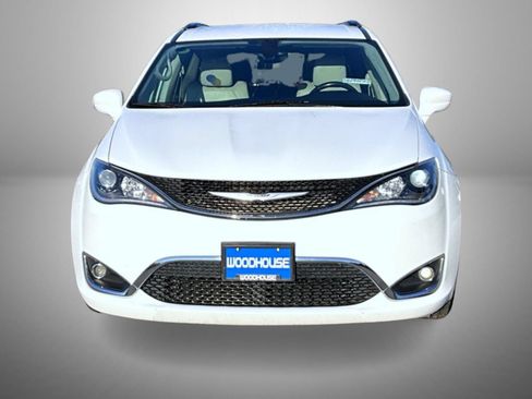 Used 2019 Chrysler Pacifica Touring-L Plus FWD image 2