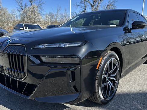 Used 2026 BMW i7 xDrive60 w/ Executive Package AWD/4WD image 5