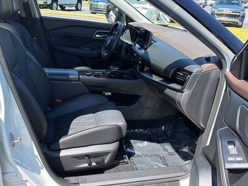 Used 2023 Nissan Rogue Platinum w/ Platinum Premium Package AWD/4WD image 14