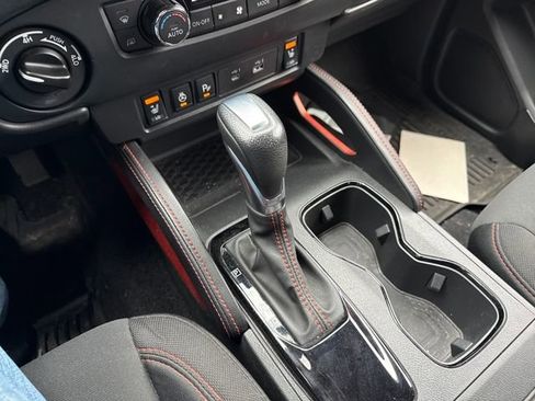 Used 2022 Nissan Frontier PRO-4X image 35