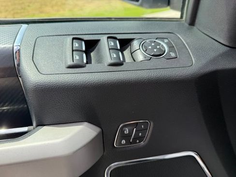 Used 2019 Ford F150 Lariat w/ Equipment Group 502A Luxury AWD/4WD image 21