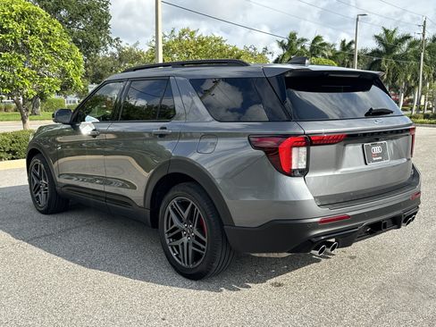 Used 2025 Ford Explorer ST AWD/4WD image 6