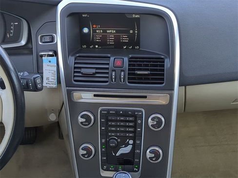 Used 2015 Volvo XC60 T5 Premier w/ Proximity Package image 19