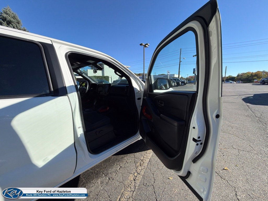 Used 2026 Nissan Frontier PRO-4X AWD/4WD image 17