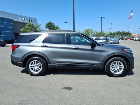 Used 2026 Ford Explorer Active RWD image 2