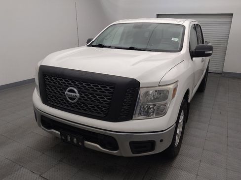 Used 2018 Nissan Titan SV w/ SV Convenience Package AWD/4WD image 15