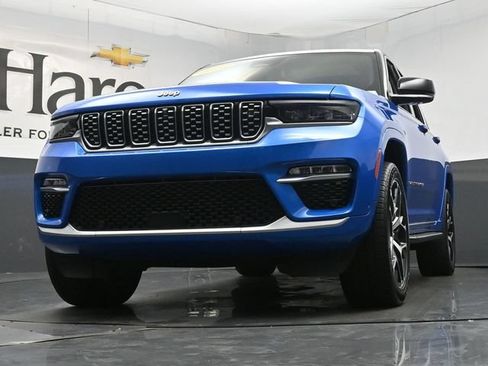 Used 2023 Jeep Grand Cherokee Summit AWD/4WD image 4