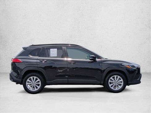 Used 2022 Toyota Corolla Cross LE FWD image 4