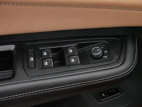 Certified 2025 Volkswagen Atlas Cross Sport SEL R-Line image 19