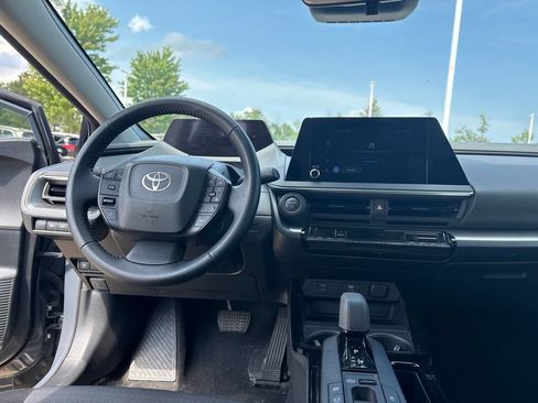 Used 2025 Toyota Prius LE FWD image 22