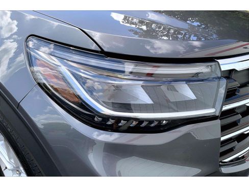 Used 2026 Ford Explorer Active AWD/4WD image 28