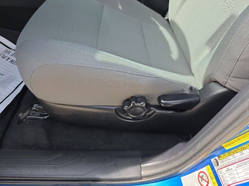 Used 2018 Toyota Tacoma SR5 RWD image 12
