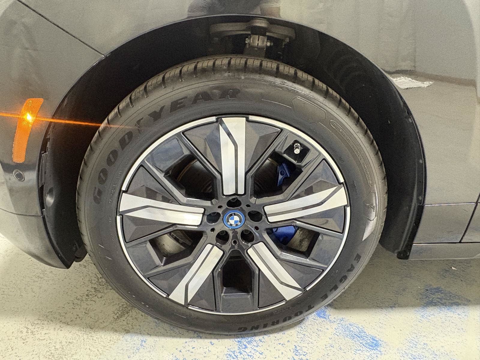 Used 2023 BMW iX xDrive50 w/ Sport Package AWD/4WD image 34