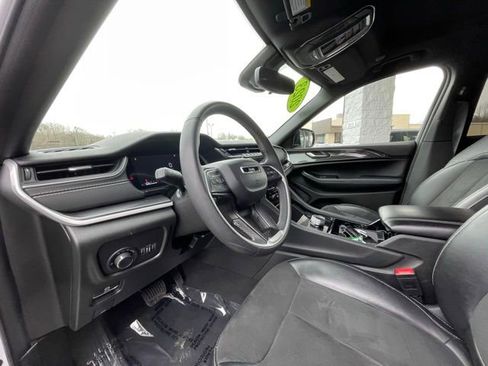 Used 2023 Jeep Grand Cherokee Altitude image 12